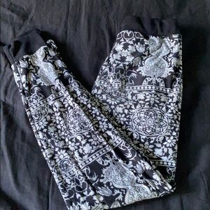 Really stretchy leggings with pockets